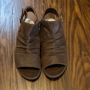 Denver Hayes Brown Women's Peep-Toe Mules